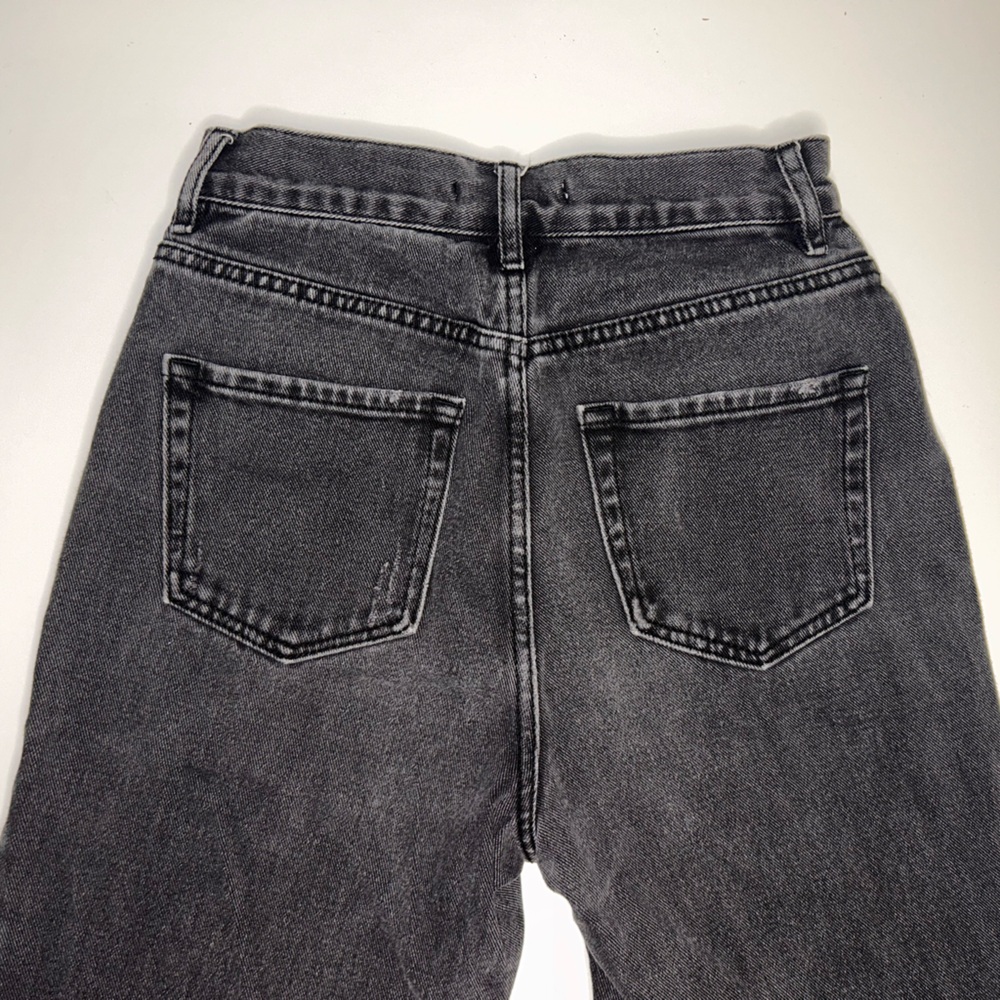Packing Jeans - Picture 3 of 7
